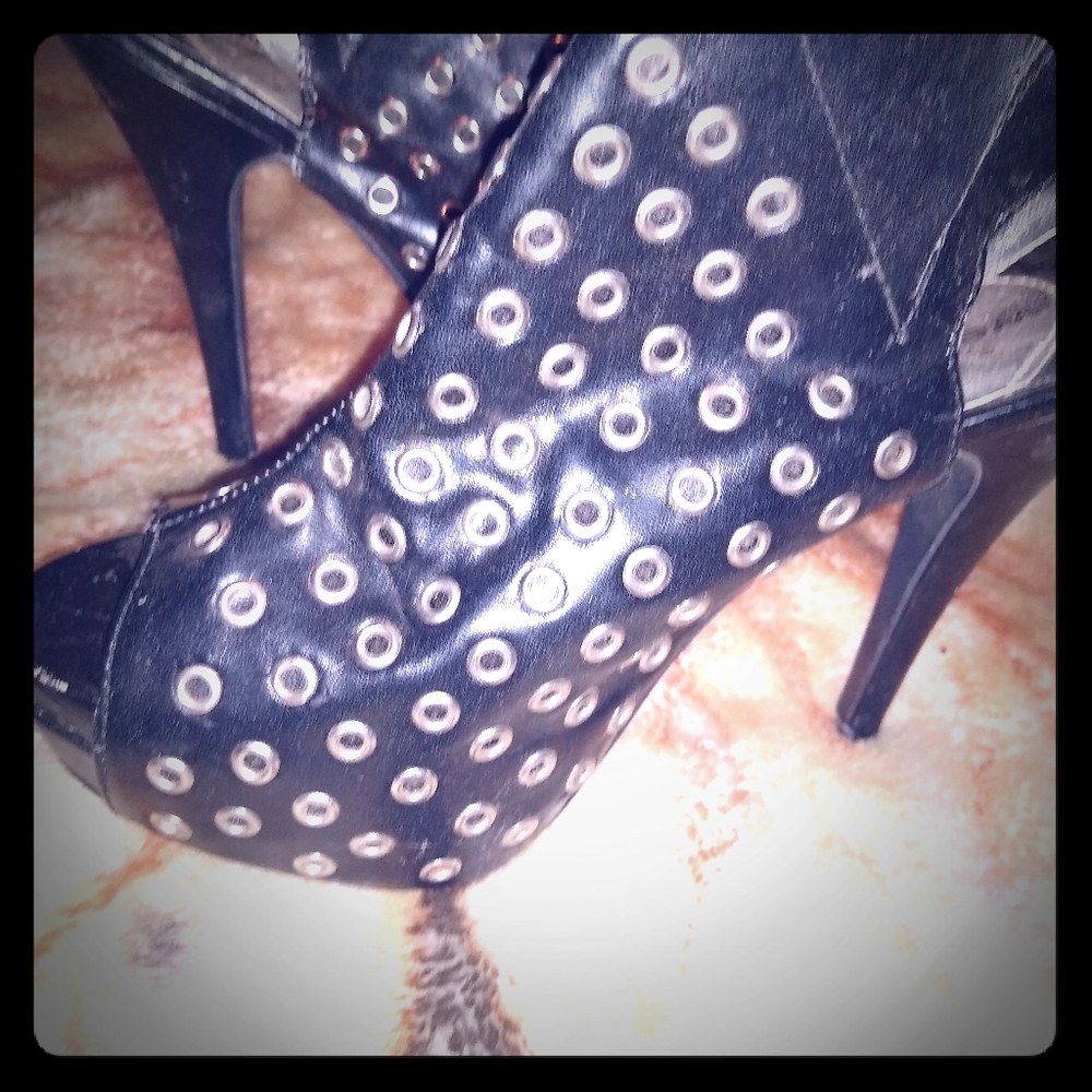 Wet seal heels